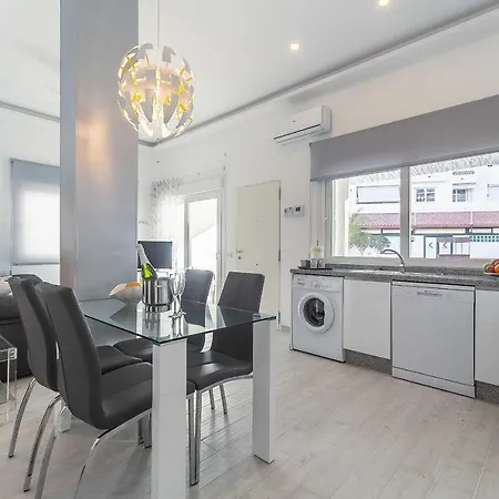Pueblo Marinero Apt 1 *